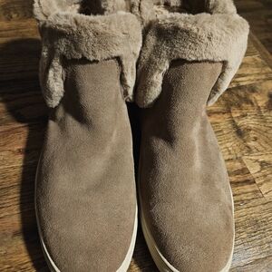 Cougar Cozy Tan Suede Boots with Fur Lining
